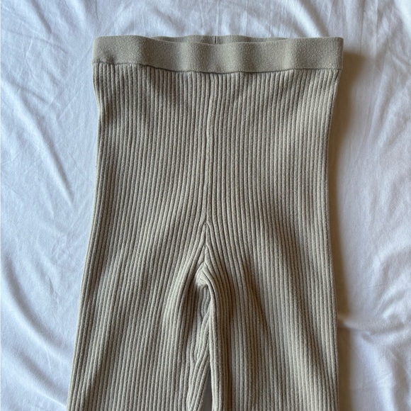 H&M - Beige Ribbed Legging Pant with Ankle Slit - Small - Picture 2 of 3